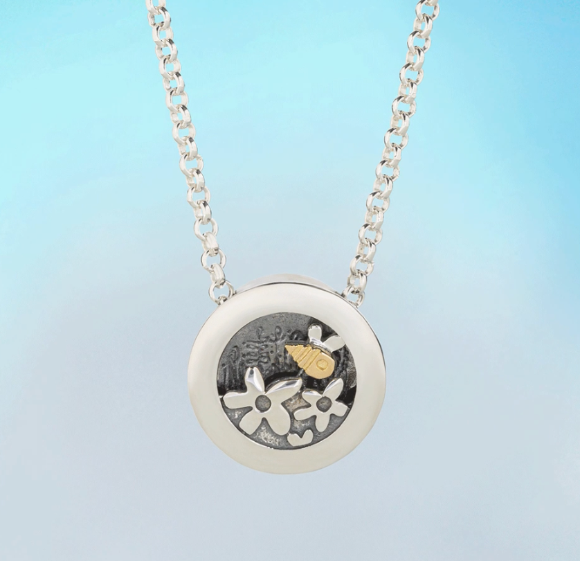 Busy Bee-ing Kinetic Necklace