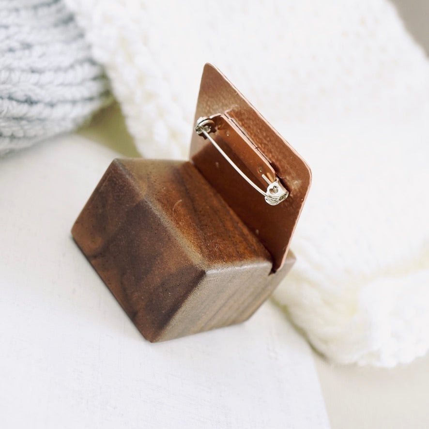 Brooch & Walnut Stand (BUILD)