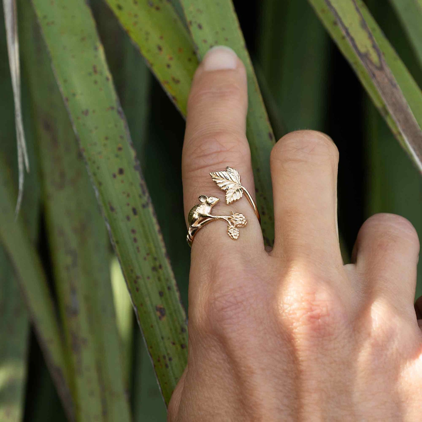 Adjustable Mouse and Blackberry Ring: Bronze