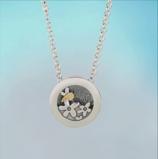 Busy Bee-ing Kinetic Necklace